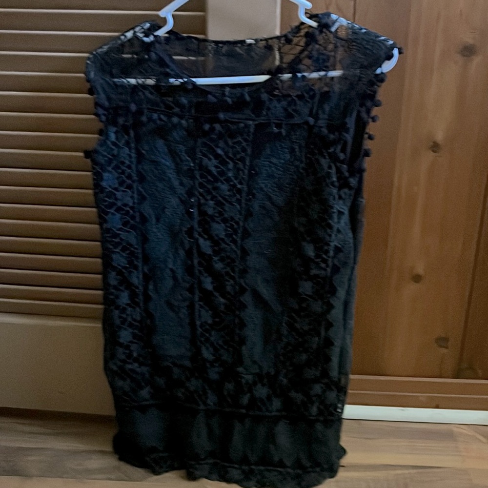 A sexy sleeveless top with lace!